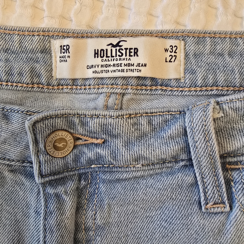 Hollister Women's Light Blue Straight Leg Mom Jeans - Picture 4 of 6